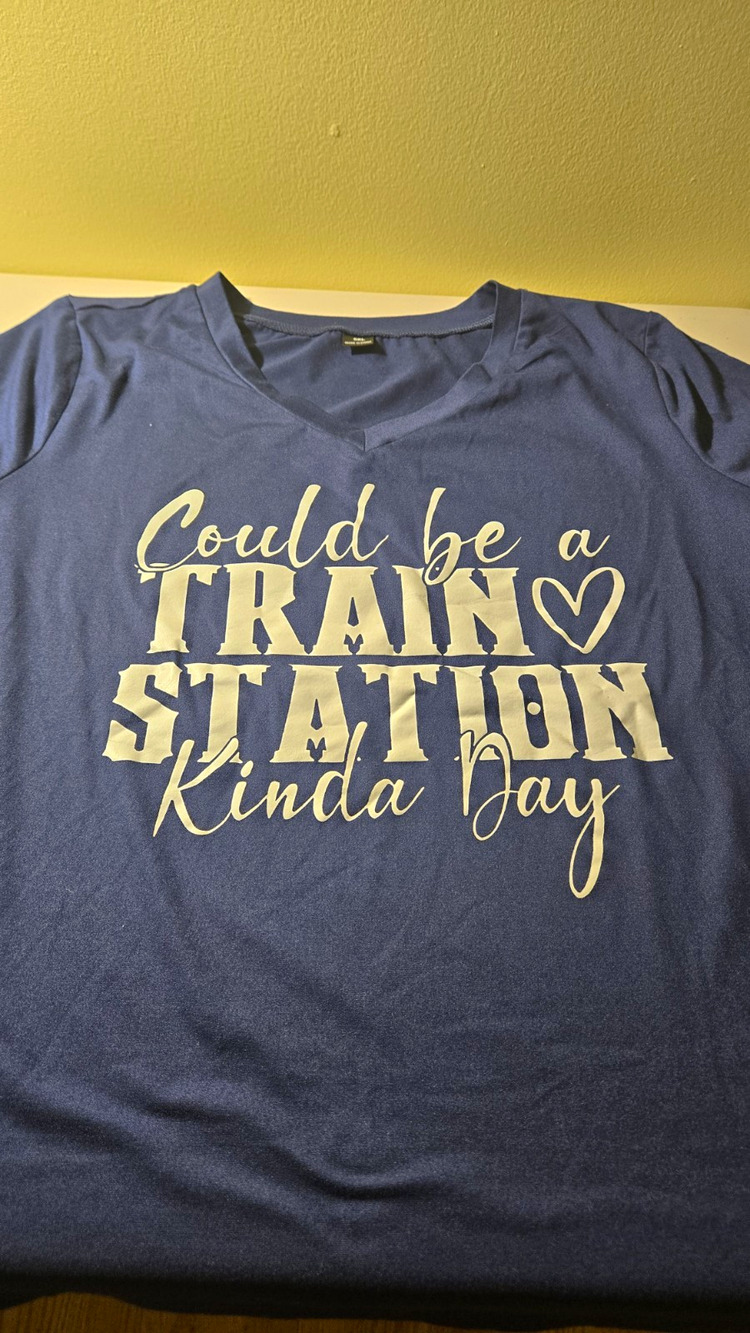 Yellowstone "Train Station" Women's T-shirt XL